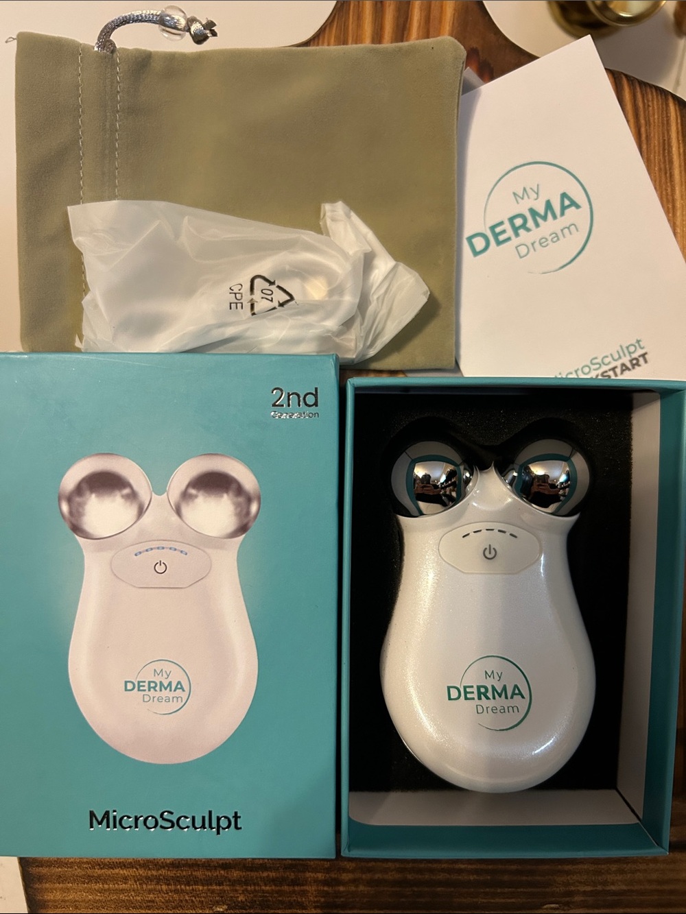 MicroSculpt Facial Massager - White